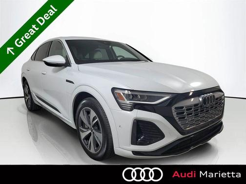 Glacier White Metallic 2024 Audi Q8 e-tron Premium Plus