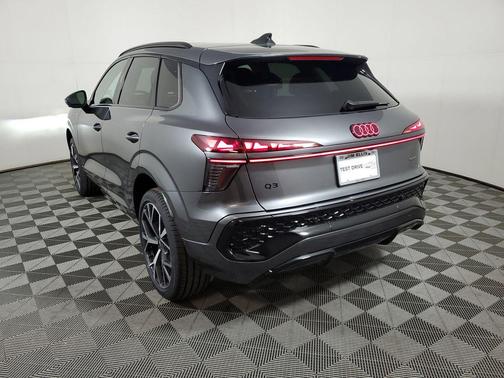 Daytona Gray Pearl Effect 2026 Audi Q3 TFSI quattro S tronic