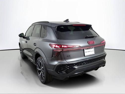 Daytona Gray Pearl Effect 2026 Audi Q3 TFSI quattro S tronic