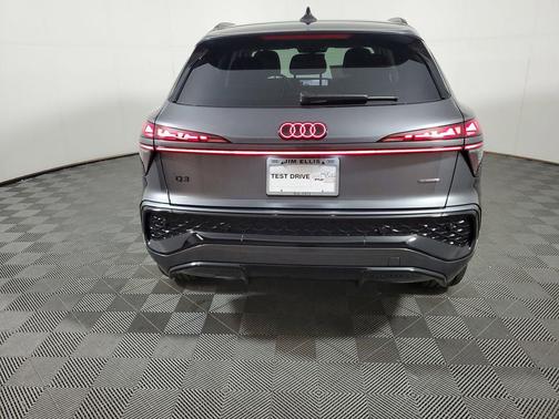 Daytona Gray Pearl Effect 2026 Audi Q3 TFSI quattro S tronic