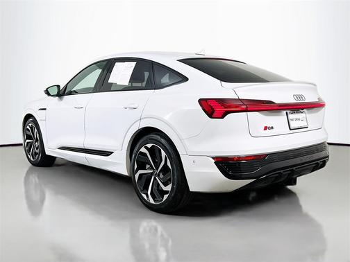 2024 Audi Q8 e-tron Prestige