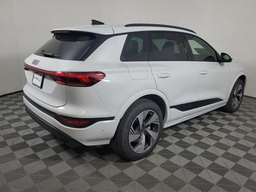 2025 Audi Q6 e-tron Premium Plus quattro