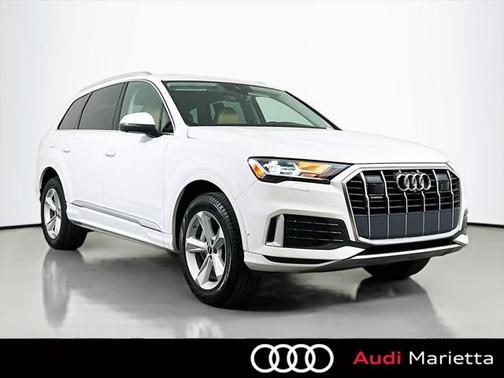 2022 Audi Q7 45 Premium Plus