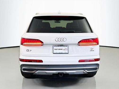 2022 Audi Q7 45 Premium Plus