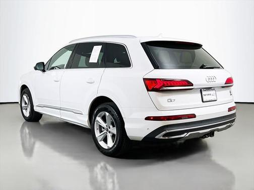 2022 Audi Q7 45 Premium Plus