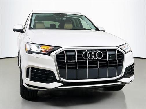 2022 Audi Q7 45 Premium Plus