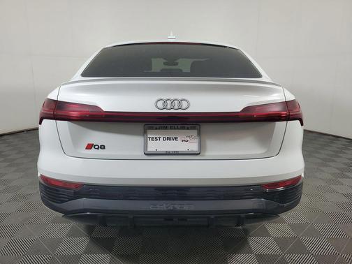 Glacier White Metallic 2024 Audi Q8 e-tron Premium Plus