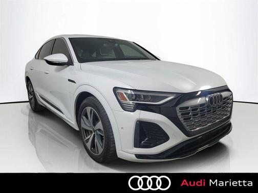 Glacier White Metallic 2024 Audi Q8 e-tron Premium Plus