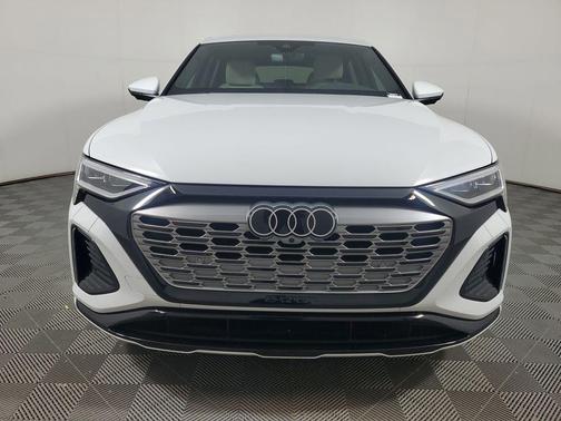 Glacier White Metallic 2024 Audi Q8 e-tron Premium Plus