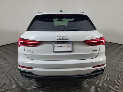 2024 Audi Q3 Premium 45 TFSI S line quattro Tiptronic