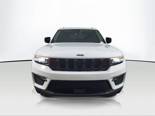 Bright White Clearcoat 2023 Jeep Grand Cherokee Limited
