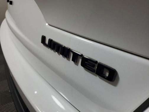 Bright White Clearcoat 2023 Jeep Grand Cherokee Limited