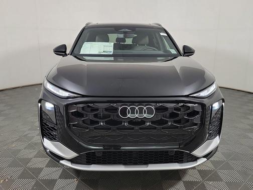 Mythos Black Metallic 2026 Audi Q3 TFSI quattro S tronic