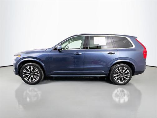 2022 Volvo XC90 T6 Momentum