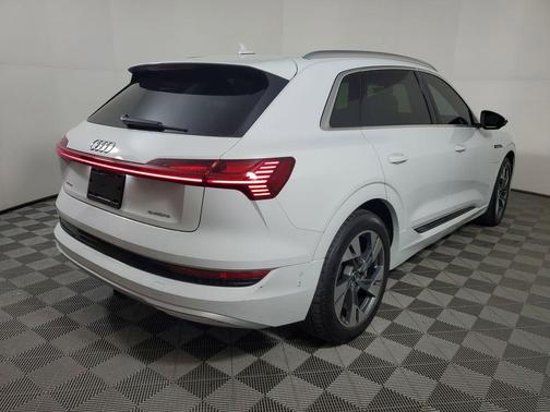 2021 Audi e-tron Premium Plus