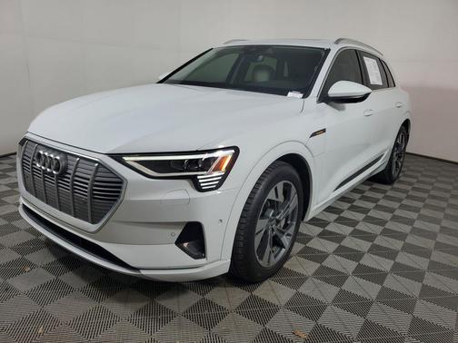 2021 Audi e-tron Premium Plus