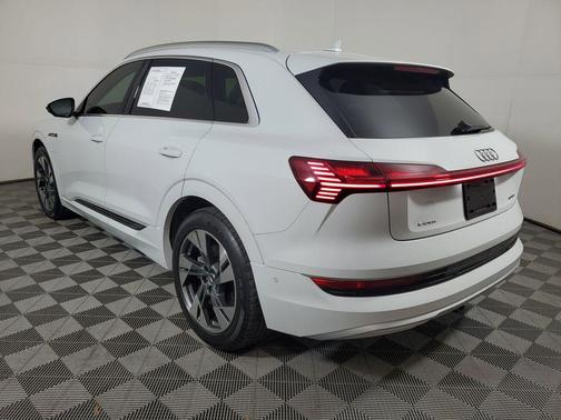2021 Audi e-tron Premium Plus
