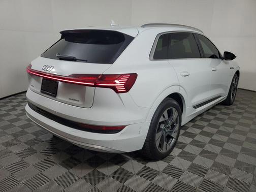 2021 Audi e-tron Premium Plus