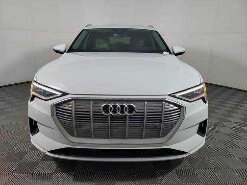 2021 Audi e-tron Premium Plus