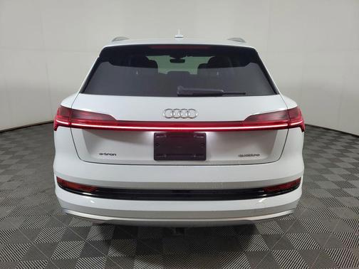 2021 Audi e-tron Premium Plus