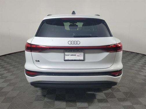 2025 Audi Q6 e-tron Premium Plus quattro