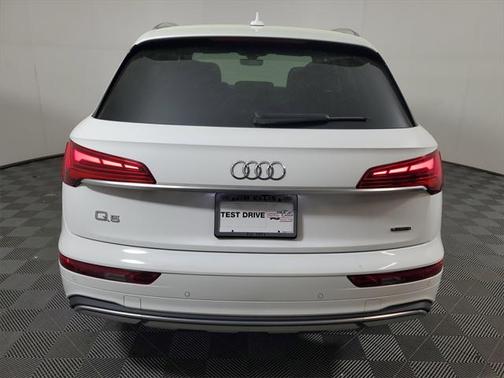 2022 Audi Q5 40 Premium