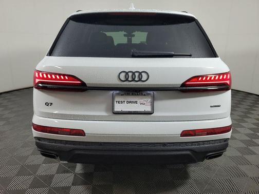 Glacier White Metallic 2026 Audi Q7 45 Premium Plus