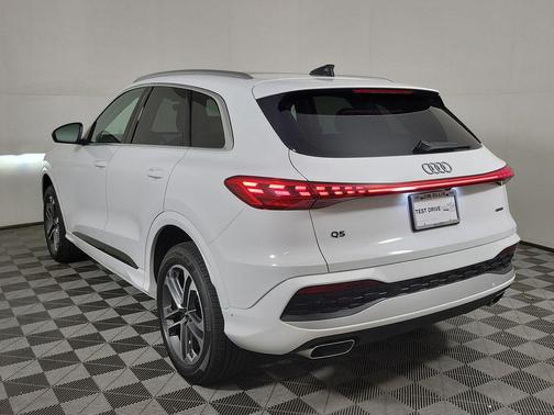 Arkona White 2026 Audi Q5 Premium TFSI quattro S tronic
