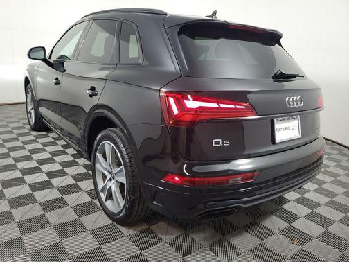 Mythos Black Metallic 2025 Audi Q5 45 S line Premium