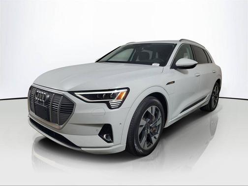 2022 Audi e-tron Premium Plus