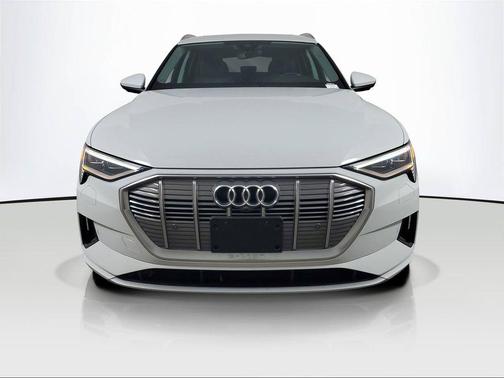 2022 Audi e-tron Premium Plus