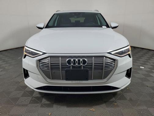 2022 Audi e-tron Premium Plus