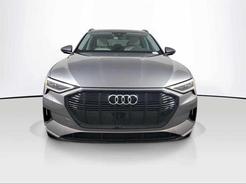 2022 Audi e-tron Premium Plus