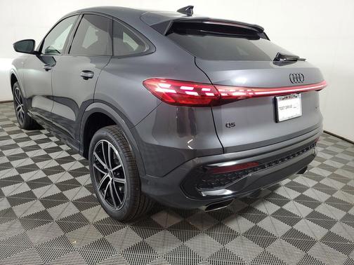 Tambora Gray Metallic 2026 Audi Q5 Sportback Premium Plus TFSI quattro S tronic