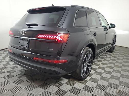 Mythos Black Metallic 2023 Audi Q7 55 Premium Plus