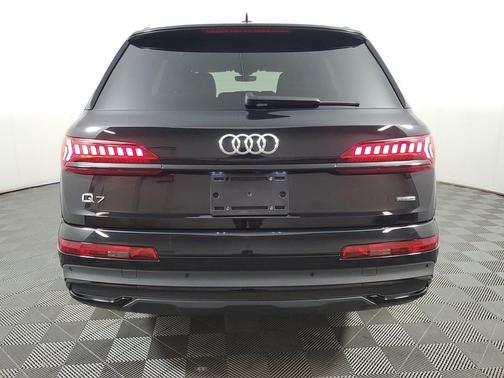 Mythos Black Metallic 2023 Audi Q7 55 Premium Plus