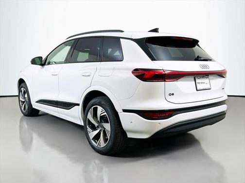 2025 Audi Q6 e-tron Premium Plus quattro