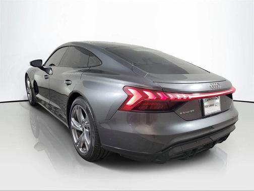 Daytona Gray Pearl Effect 2024 Audi e-tron GT Premium Plus quattro