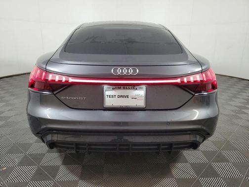 Daytona Gray Pearl Effect 2024 Audi e-tron GT Premium Plus quattro