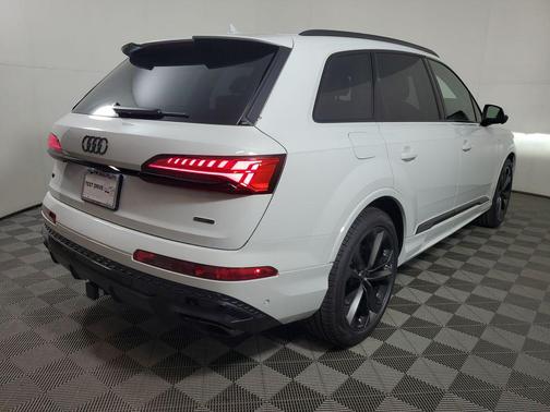 Glacier White Metallic 2026 Audi Q7 55 Premium Plus
