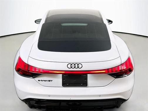 2023 Audi e-tron GT Prestige quattro