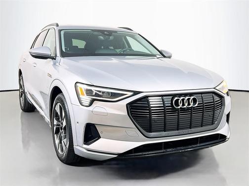 2022 Audi e-tron Premium