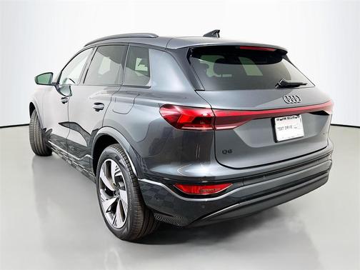 2025 Audi Q6 e-tron Premium Plus quattro