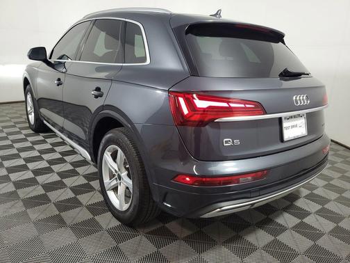 Manhattan Gray Metallic 2023 Audi Q5 40 Premium