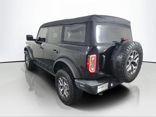 Shadow Black 2023 Ford Bronco Badlands