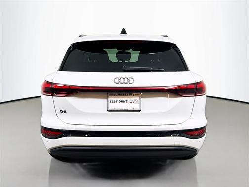 2025 Audi Q6 e-tron Premium Plus quattro