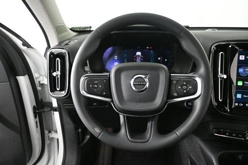 Crystal White Metallic 2023 Volvo XC40 B5 Plus Bright Theme