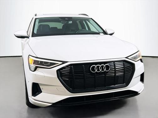 2021 Audi e-tron Premium Plus