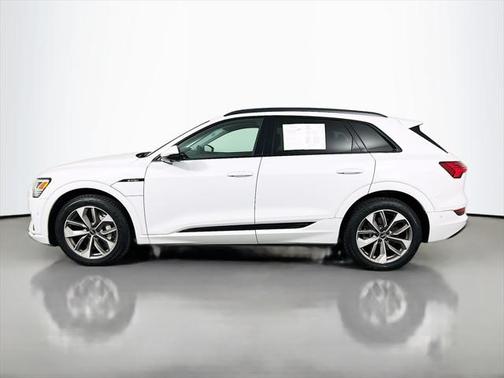 2021 Audi e-tron Premium Plus