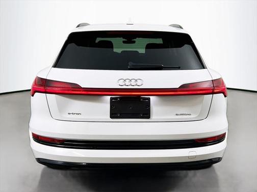 2021 Audi e-tron Premium Plus